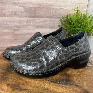 B.O.C. BORN CONCEPT Clogs Mules Faux Alligator - Size: 8